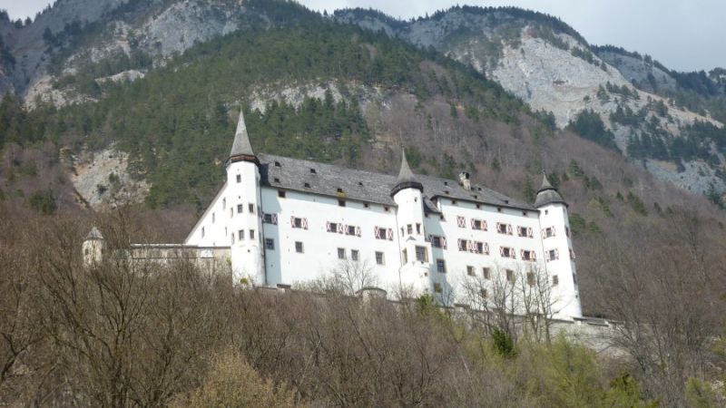 Schloss tratzberg b