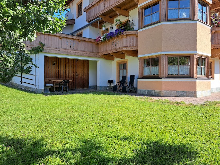 Garten der Ferienwohnung Roßkopf mit Sitzecke