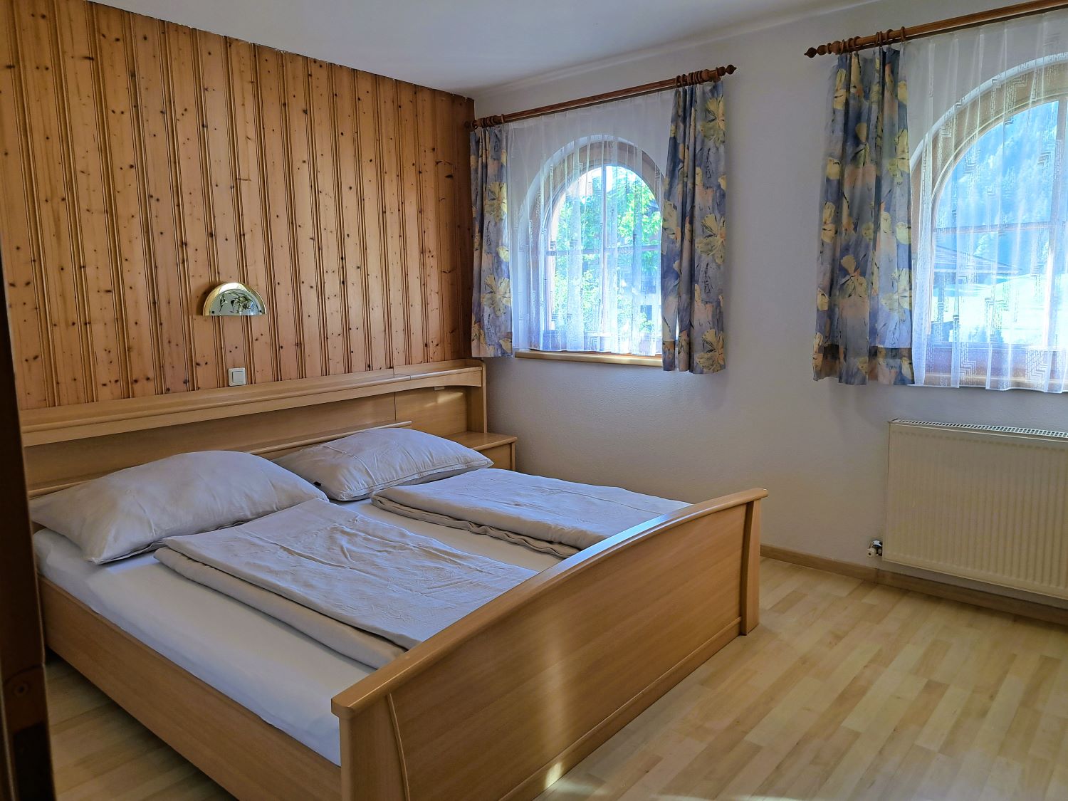Schlafzimmer 1 der Ferienwohnung Roßkopf
