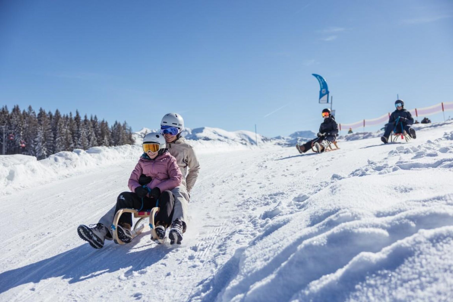 Winterspaß auf Naturrodelbahnen in Tirol